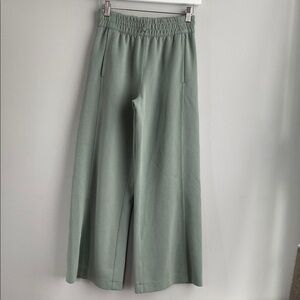 Lululemon Ribbed Softstreme Mid-Rise Wide-Leg Cropped Pant 25" Palm Court